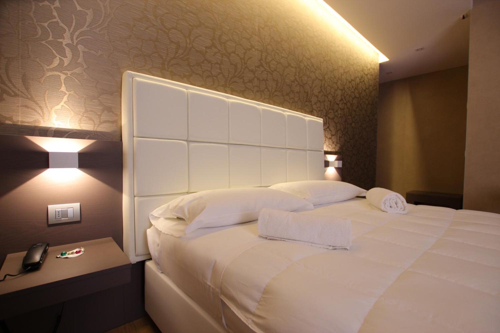 Mokinba Hotels Baviera Milánó Szoba fotó